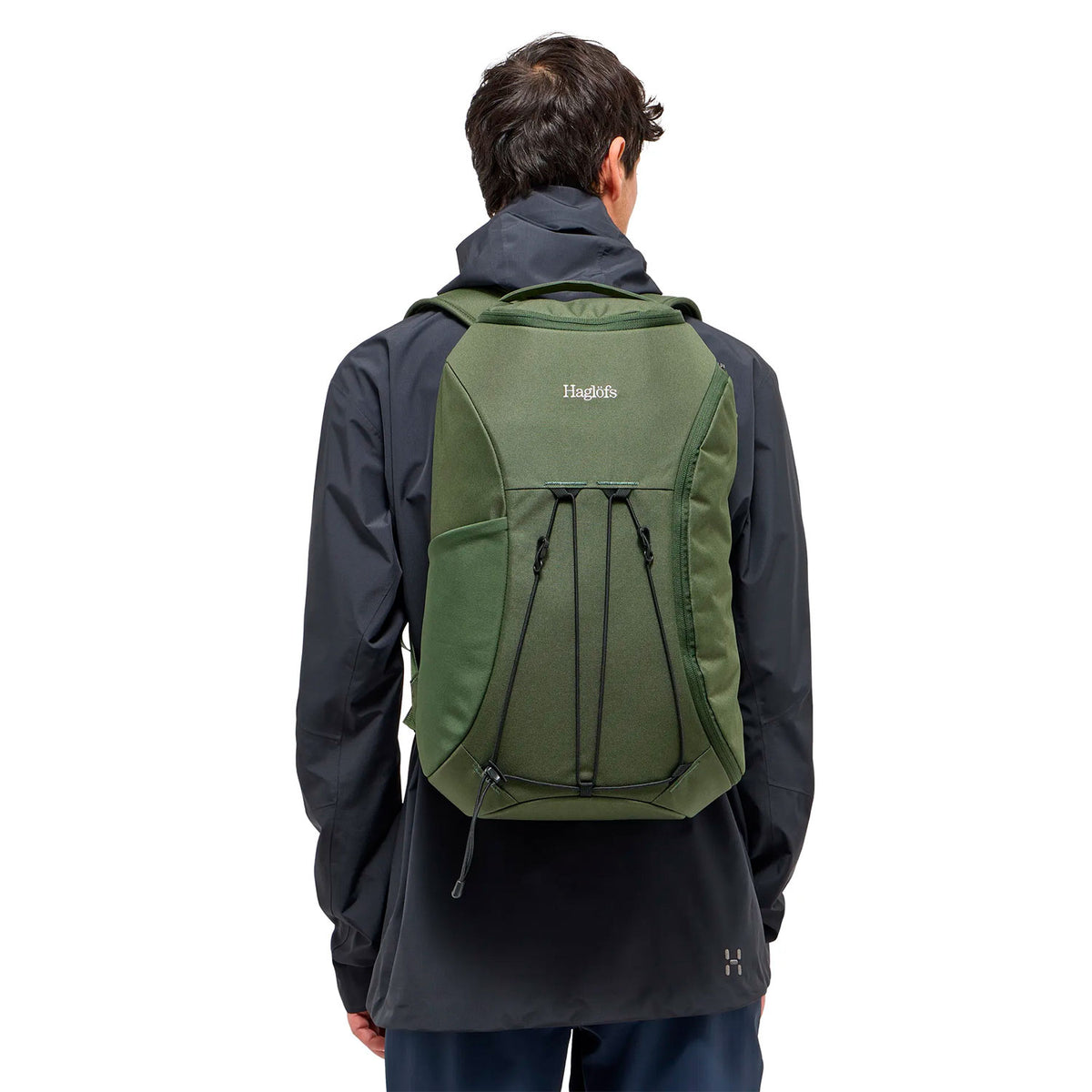 Haglöfs Corker lage reppu selässä, seaweed green